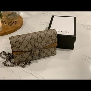 Gucci Dionysus GG Supreme super mini bag